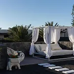 Mo Luxury Heated Pool