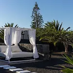 Mo Luxury Heated Pool