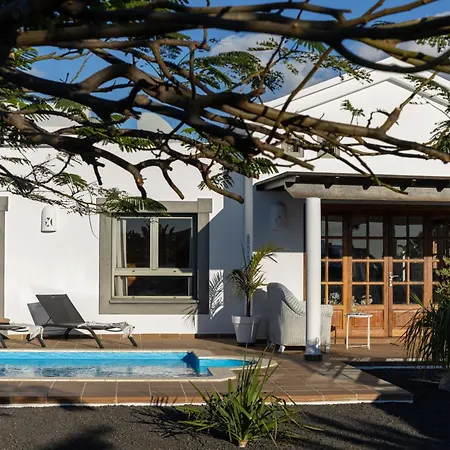 Mo Luxury Heated Pool