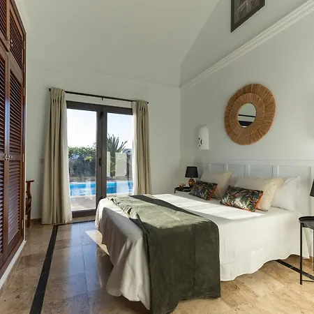 Villa Mo Luxury Heated Pool