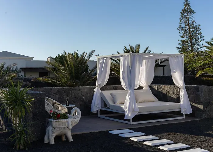 Mo Luxury Heated Pool