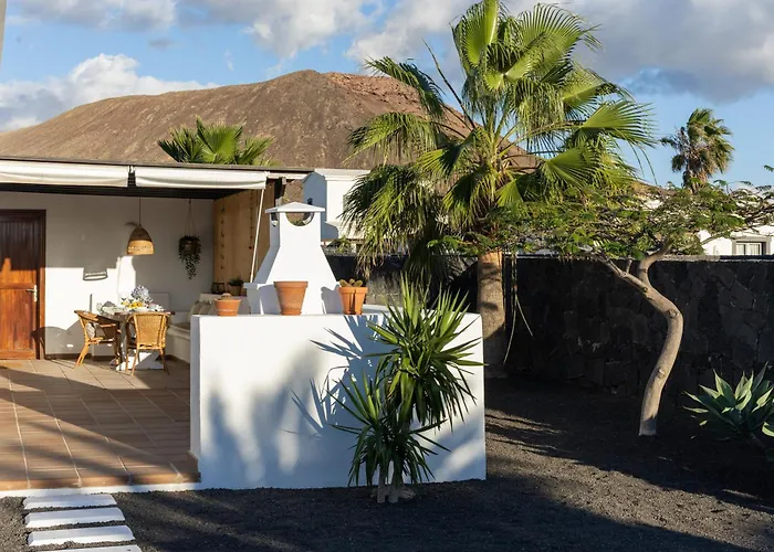 Mo Luxury Heated Pool Playa Blanca (Lanzarote)