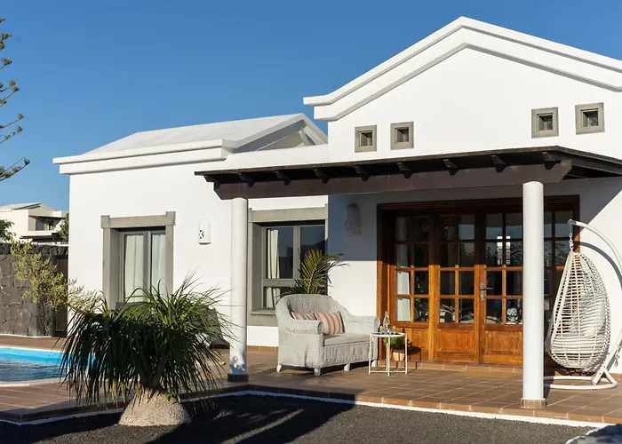 Mo Luxury Heated Pool